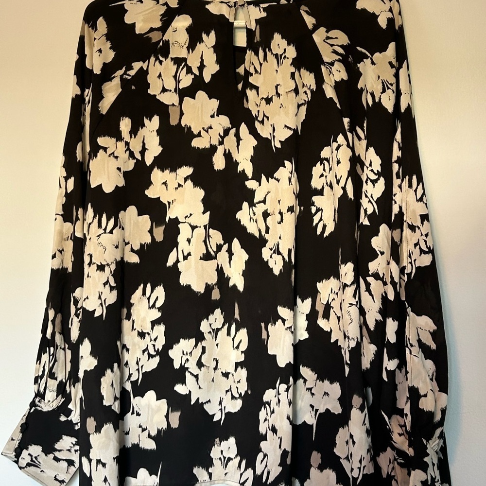 NWT Maurice’s Fallon Ikat Print Blouse black white floral plus size  2X - Picture 4 of 6
